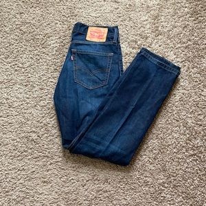 Dark wash men’s Levi’s 511s